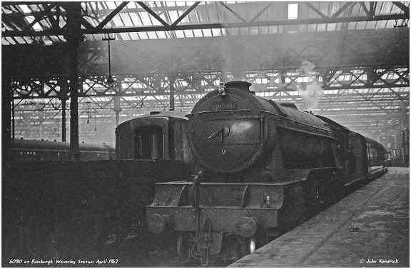 60910 at Edinburgh Waverley Station