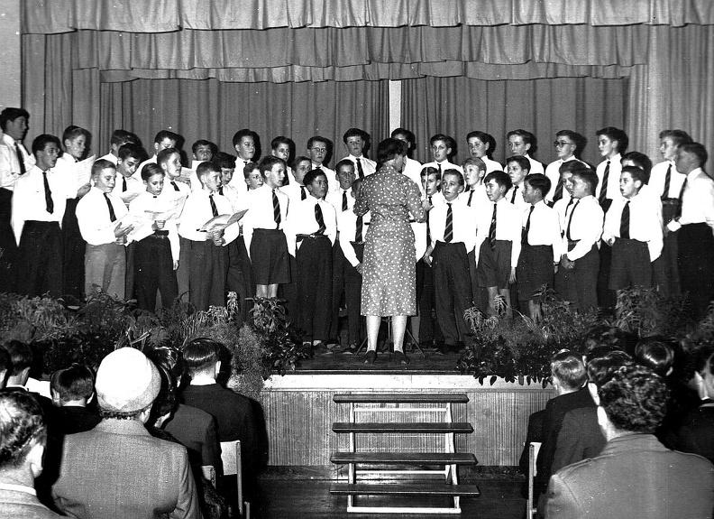 Fairlop School Choir (1961)_1200.jpg