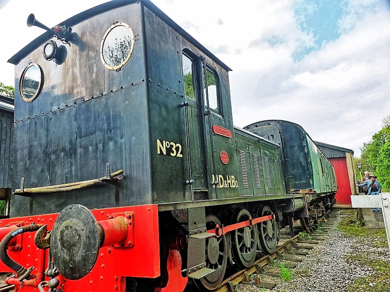 No.32 shunter at Ingrow